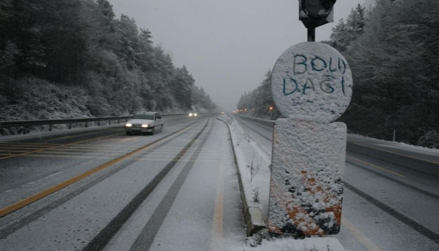 Bolu Dağı'na mevsimin ilk karı düştü