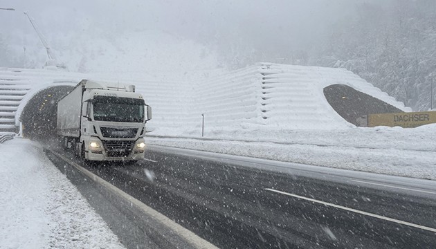 Bolu ve Düzce'de kar yağışı devam ediyor