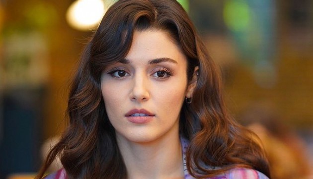 Hande Erçel dizi setinde sınava girdi! Okuduğu bölüme çok şaşıracaksınız