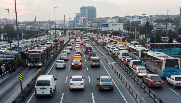 Öğrenciler yola çıktı! Trafik kilitlendi