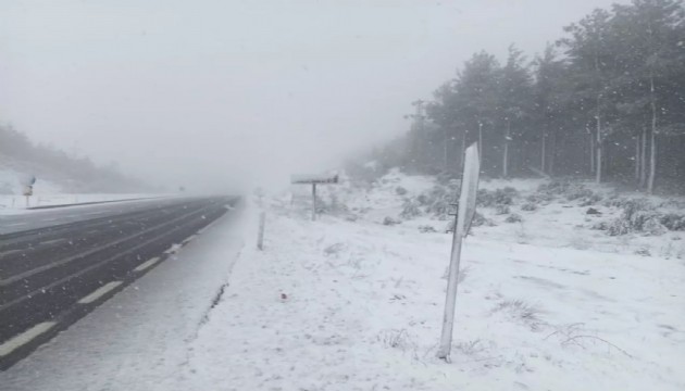 İstanbul yolu beyaza büründü