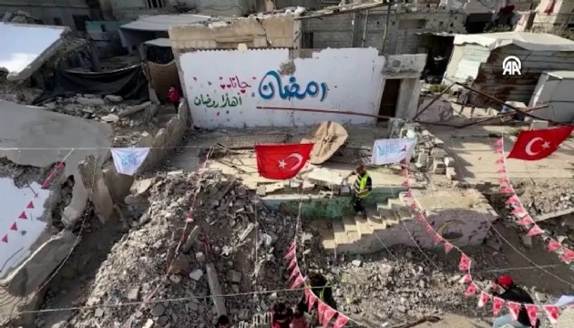 Gazze Türk bayraklarıyla süslendi