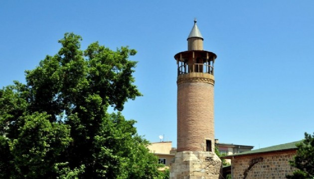 730 yıllık cami, artçı sarsıntılara dayanamadı