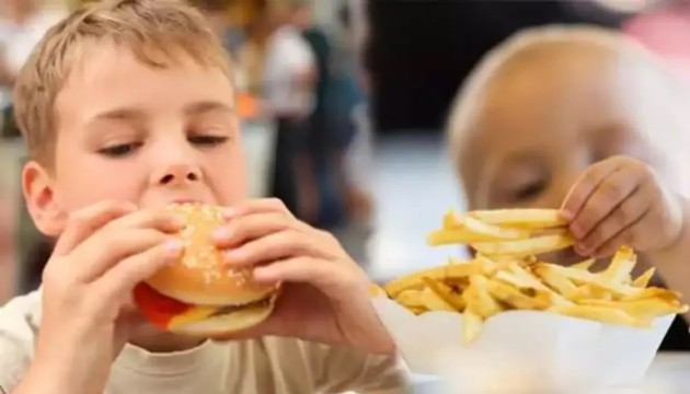 Uzmanından fast-food yiyeceklere uyarı!