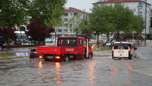 Çorum'da şiddetli yağış etkili oldu