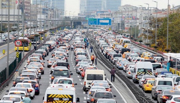 İstanbul trafiği kilitlendi