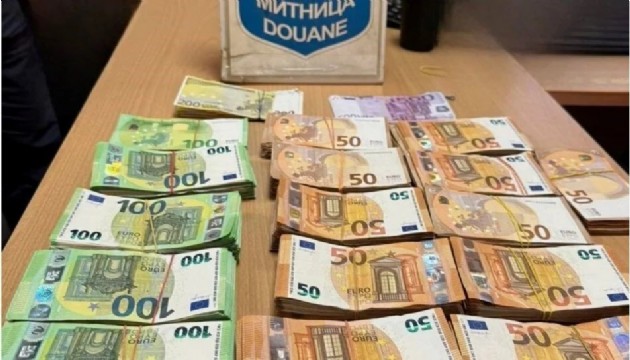 Sınır kapısında 101 bin 800 Euro ele geçirildi