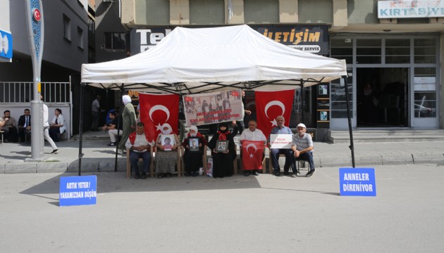 Ailelerin evlat nöbeti sürüyor