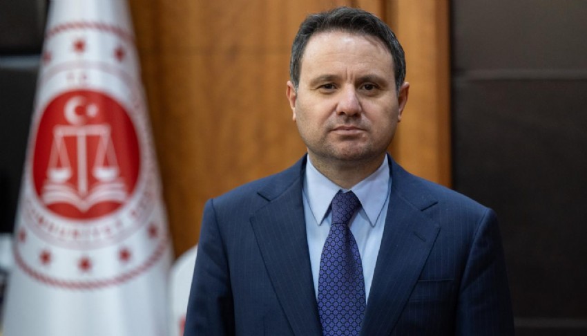 Bakan Gürlek duyurdu: Mahkemelerde gecikmelere yakın takip