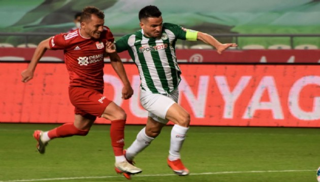 Sivasspor, Konya'da bir puanı zor kurtardı!