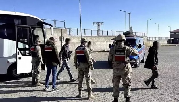 29 göçmen kaçakçısı yakalandı