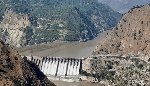 Pakistan'a su veren baraj kapatıldı