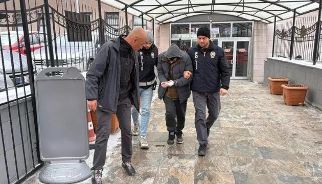 Üvey oğlu sonunu getirdi!