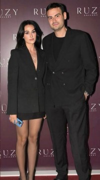 Esra Bilgiç'in aşk tatili