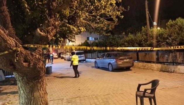 İzmir'de polislere silahlı saldırı