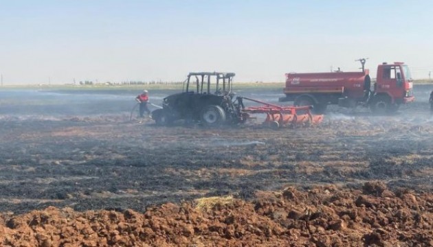 Siverek’te 300 dönümlük buğday tarlası ve bir traktör kül oldu