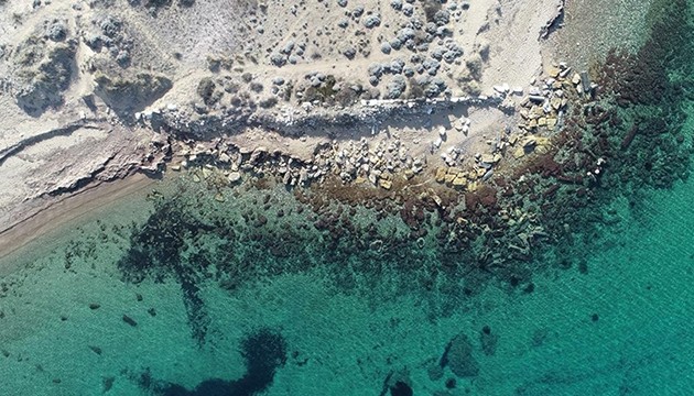 Denizin içindeki gizemli duvar kalıntısının izi sürülüyor
