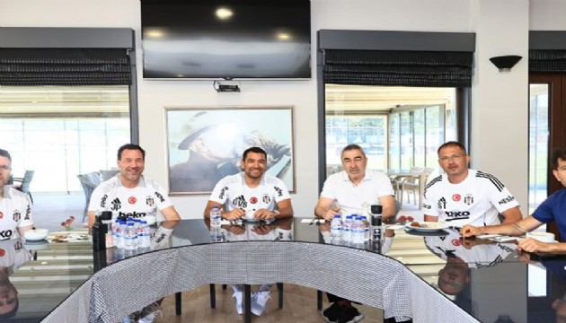 Beşiktaş'ta van Bronckhorst görevine başladı