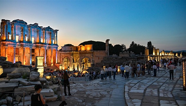 Efes, gece konserlerine hazırlanıyor