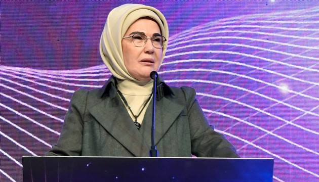 Emine Erdoğan, YKS'ye girecek öğrencilere başarılar diledi