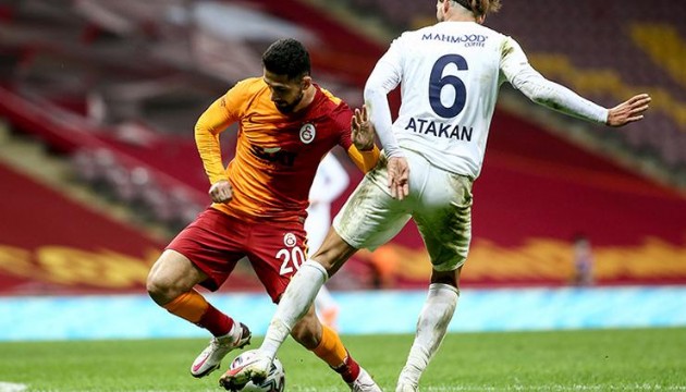 Galatasaray'dan Emre Akbaba kararı