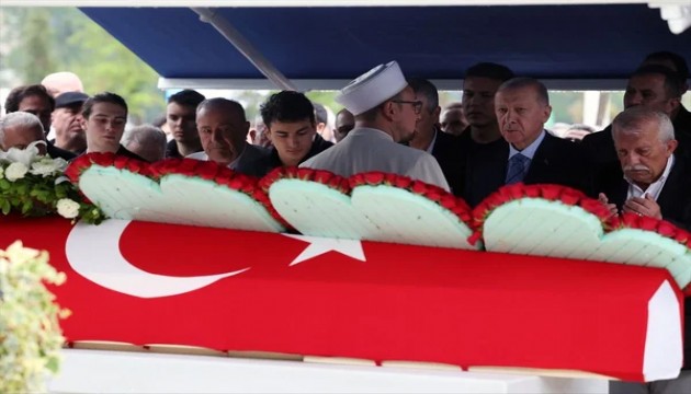 Usta gazeteci son yolculuğuna uğurlandı: Tabutuna Cumhurbaşkanı Erdoğan da omuz verdi