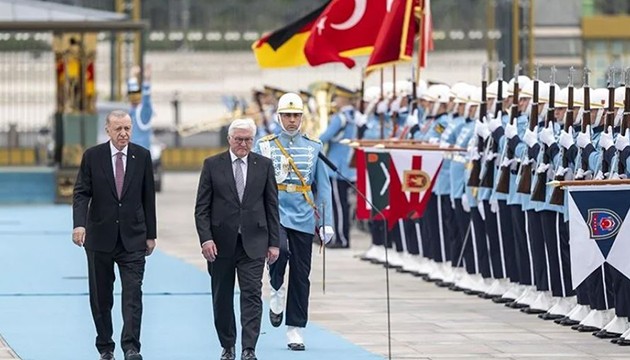 Erdoğan Steinmeier'i resmi törenle karşıladı