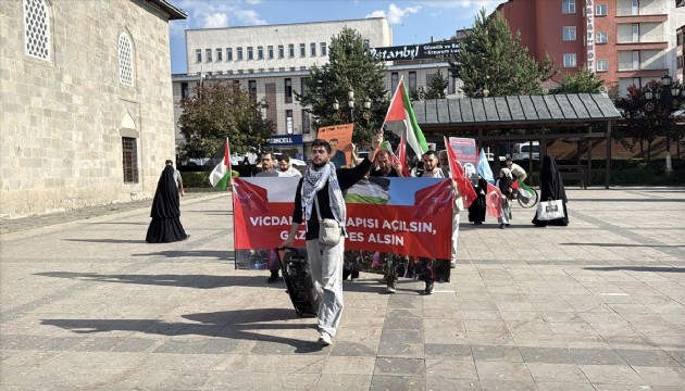 Sağlık çalışanlarından protesto yürüyüşü