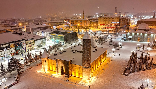 Erzurum beyaza büründü