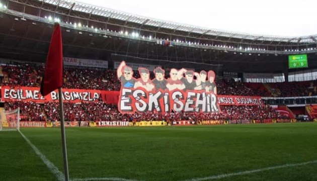 4 yıl sonra transfer yasağı kalkan Eskişehirspor'da coşkulu kutlama