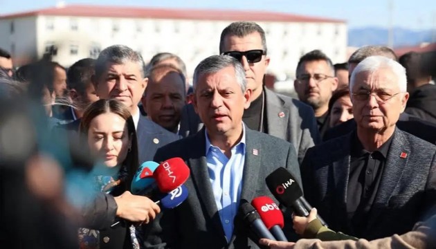 Özgür Özel Muhittin Böcek'i ziyaret etti