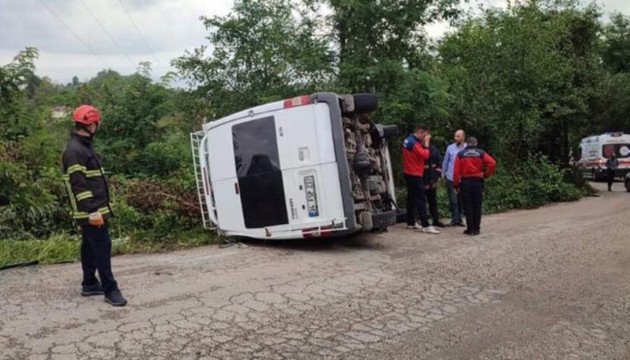 Ordu'da fındık işçilerini taşıyan minibüs devrildi: 7 yaralı