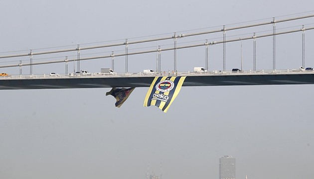Köprülere Fenerbahçe bayrakları asıldı!