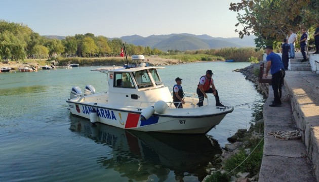 Yüzme hakemi boğularak can verdi