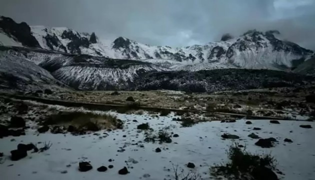 Erciyes Dağı'na yılın ilk karı düştü