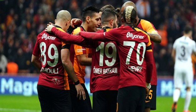 Cimbom'un yıldızına Emre kancayı taktı