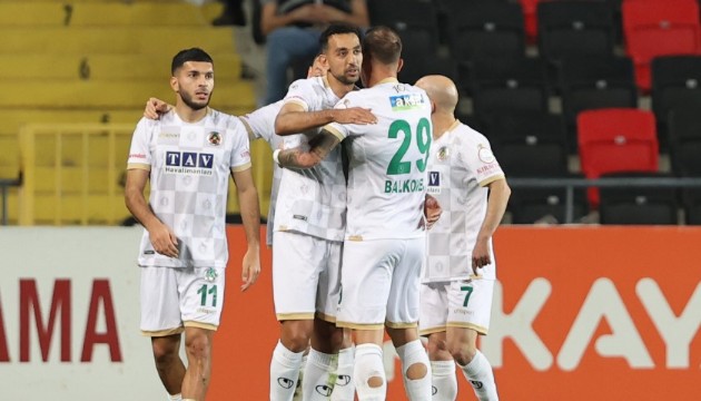 Alanyaspor deplasmanda galip!
