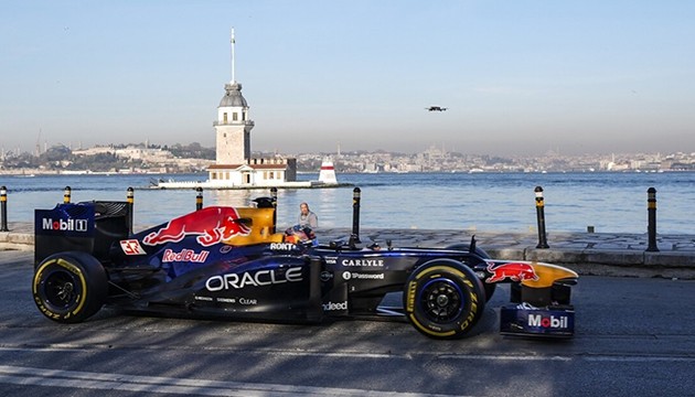 Formula 1 aracı İstanbul sokaklarında