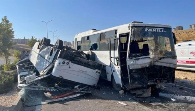 Feci kaza: 19 kişi yaralandı