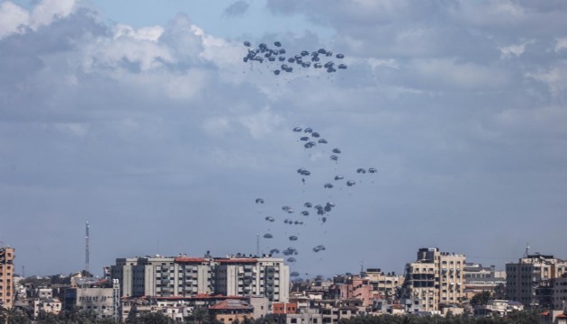 Gazze'ye 3 ay sonra ilk kez havadan insani yardım indirildi