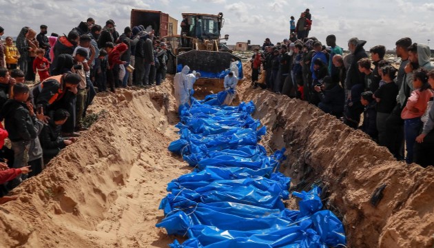 İsrail, Gazze Şeridi'ndeki hastaneleri toplu mezarlara dönüştürdü