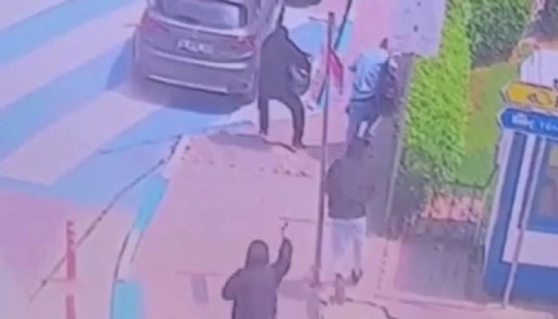 Bağcılar'da 4 milyon liralık silahlı gasp güvenlik kamerasında