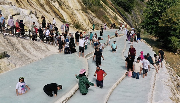 Göksu travertenlerine ziyaretçi akını