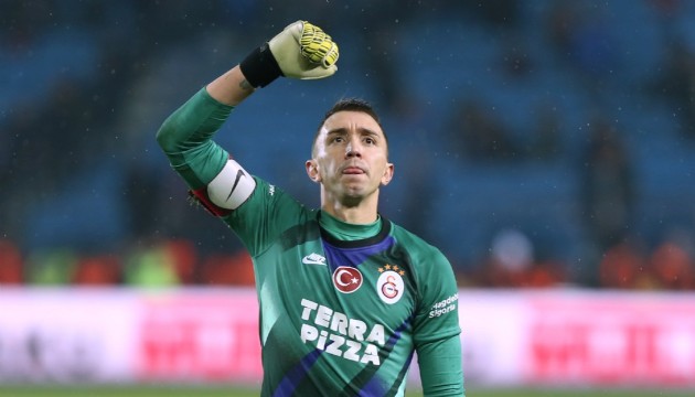 G.Saray'da Muslera şoku