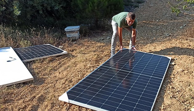 Güneş panelleriyle enerji giderini sıfıra düşürdü