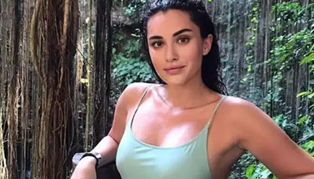 Hande Doğandemir'den romantik kutlama