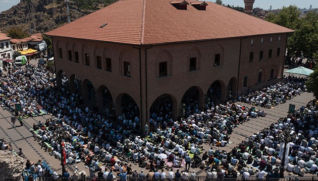 Haniyye için gıyabi cenaze namazı