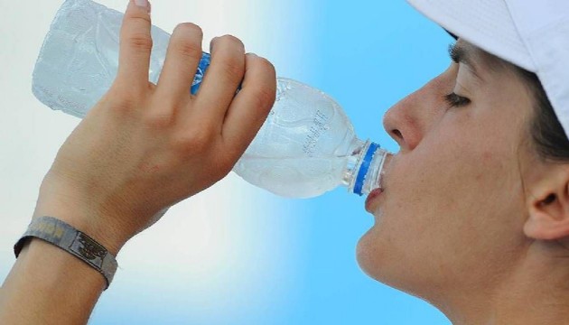 Uzmanı uyardı: 'Böbrek yetmezliği olan hastalarda fazla su içmenin faydadan çok zararı var'