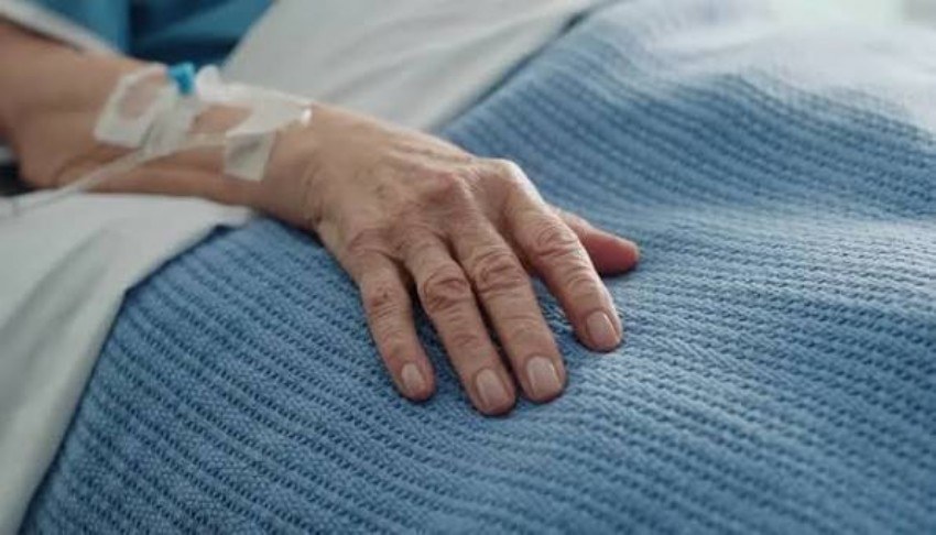 91 yaşındaki hastaya şiddet uyguladığı iddia edilen hemşire tutuklandı