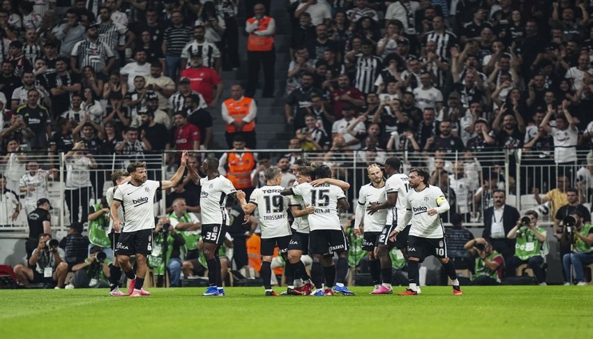Beşiktaş Süper Lig'i galibiyetle açtı